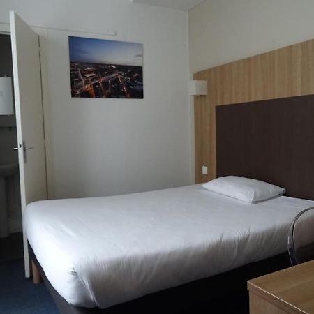 Hotel Saint-Patrick Coeur De น็องต์ ภายนอก รูปภาพ