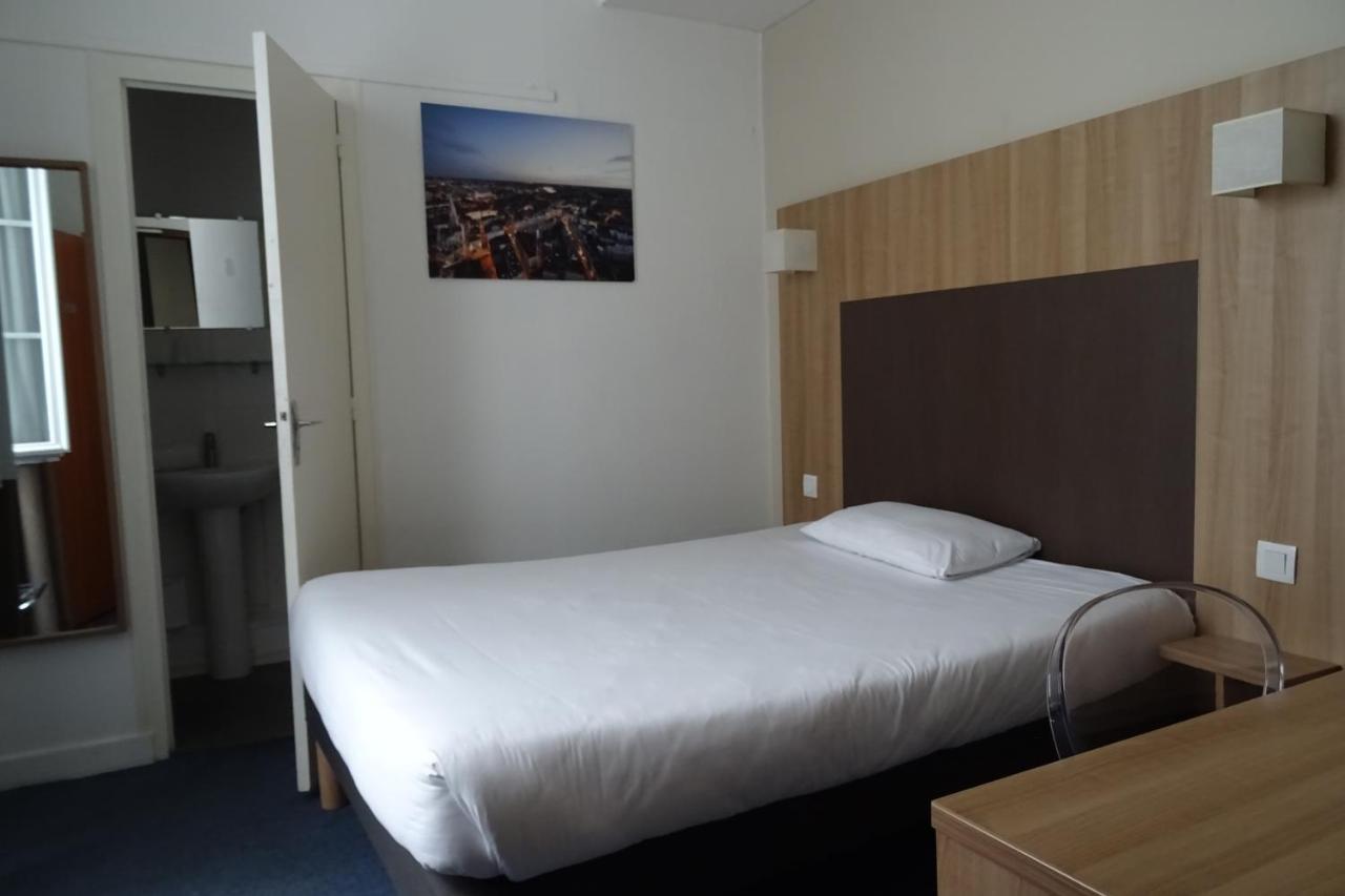 Hotel Saint-Patrick Coeur De น็องต์ ภายนอก รูปภาพ