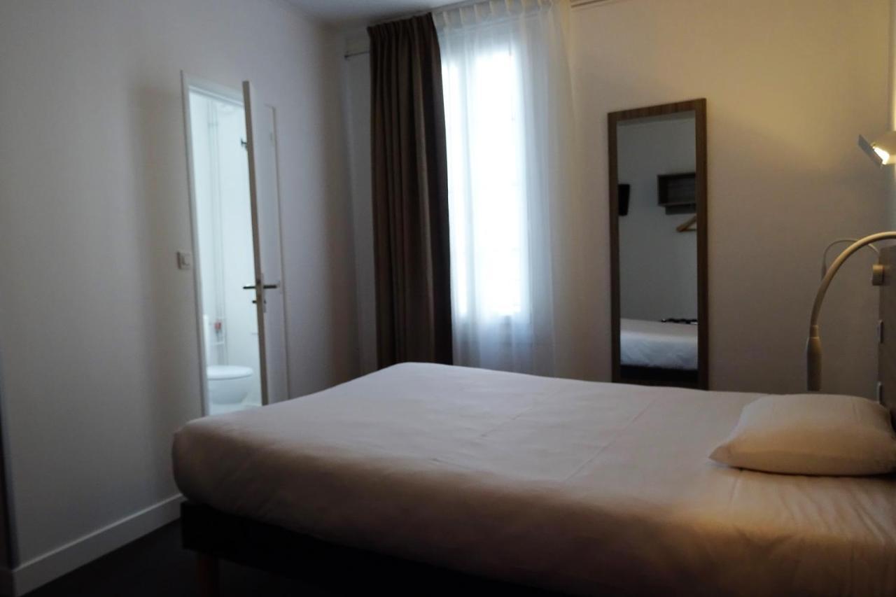 Hotel Saint-Patrick Coeur De น็องต์ ภายนอก รูปภาพ