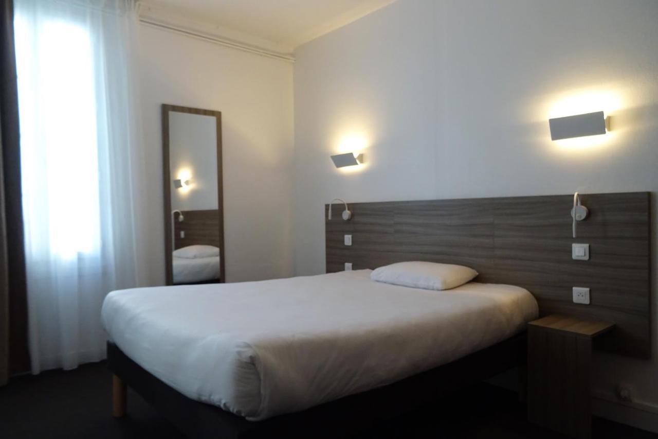 Hotel Saint-Patrick Coeur De น็องต์ ภายนอก รูปภาพ