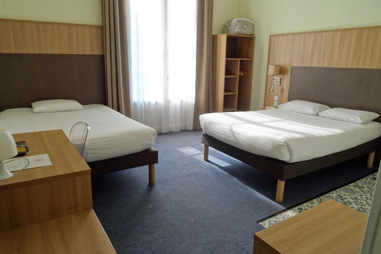 Hotel Saint-Patrick Coeur De น็องต์ ภายนอก รูปภาพ