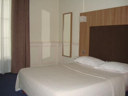 Hotel Saint-Patrick Coeur De น็องต์ ภายนอก รูปภาพ