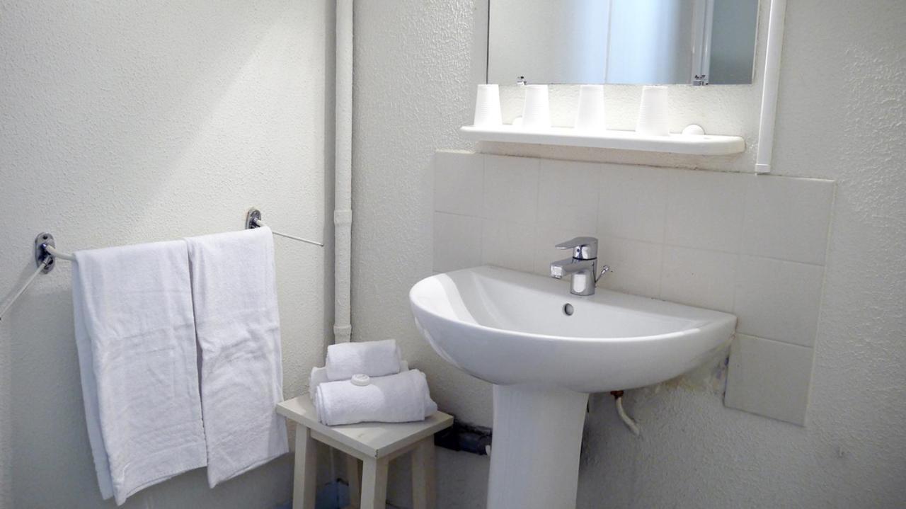 Hotel Saint-Patrick Coeur De น็องต์ ภายนอก รูปภาพ